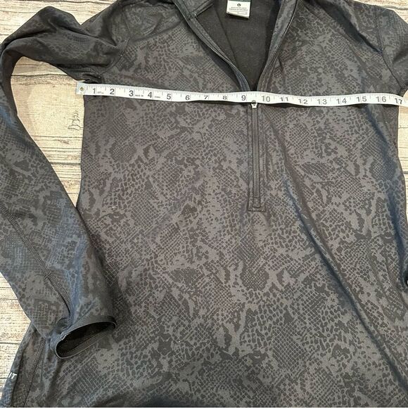 Nike Pro Black Dri-FIT Snakeskin Print Quarter Zip; Fleece Lined; Size Large - Picture 6 of 8